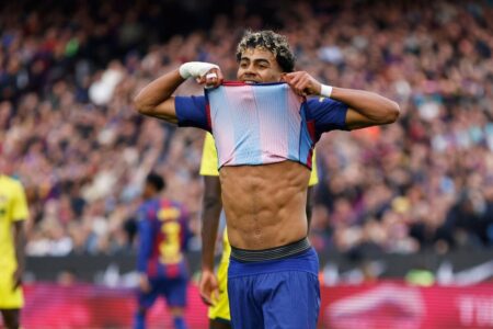 احتفال لامين يامال بهاتريك تاريخي في مباراة برشلونة وفياريال بالدوري الإسباني
