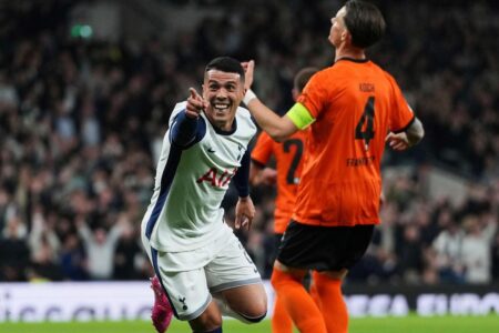 بيدرو بورو لاعب توتنهام يتحدث عن أزمة الفريق في الدوري الإنجليزي