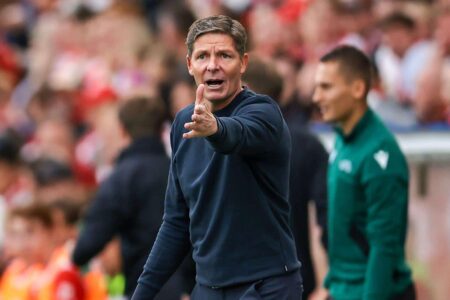 لاعبو فيورنتينا وكريستال بالاس في ملعب أرتيميو فرانكي خلال دوري المؤتمر الأوروبي