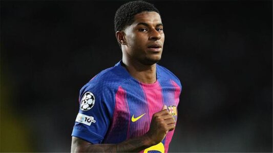 ماركوس راشفورد بقميص برشلونة في تدريبات الفريق الكتالوني