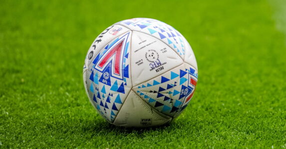 جدول مباريات الدوري الإنجليزي الدرجة الأولى والثانية على التلفزيون لموسم 2026/27 وشعار سكاي سبورتس