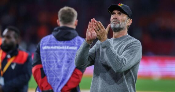يورغن كلوب وتشافي هيرنانديز في مباراة ألمانيا وهولندا بدوري الأمم الأوروبية