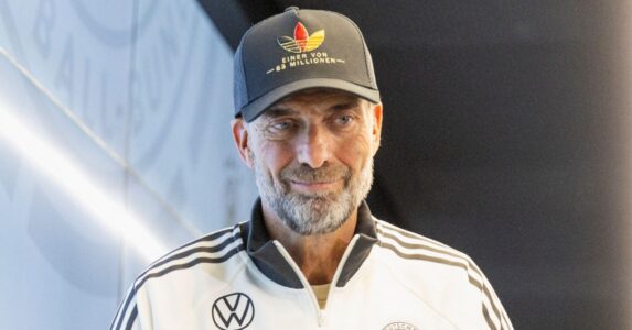 لاعبو منتخب إنجلترا وإسبانيا في مباراة دوري الأمم الأوروبية 2026